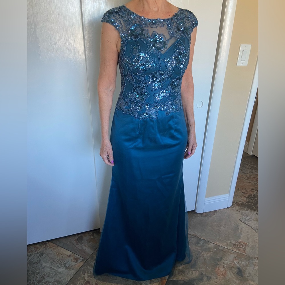 JJ’s House NWT Special Occasion Sequin and Lace Dress. Wedding or Black Tie!